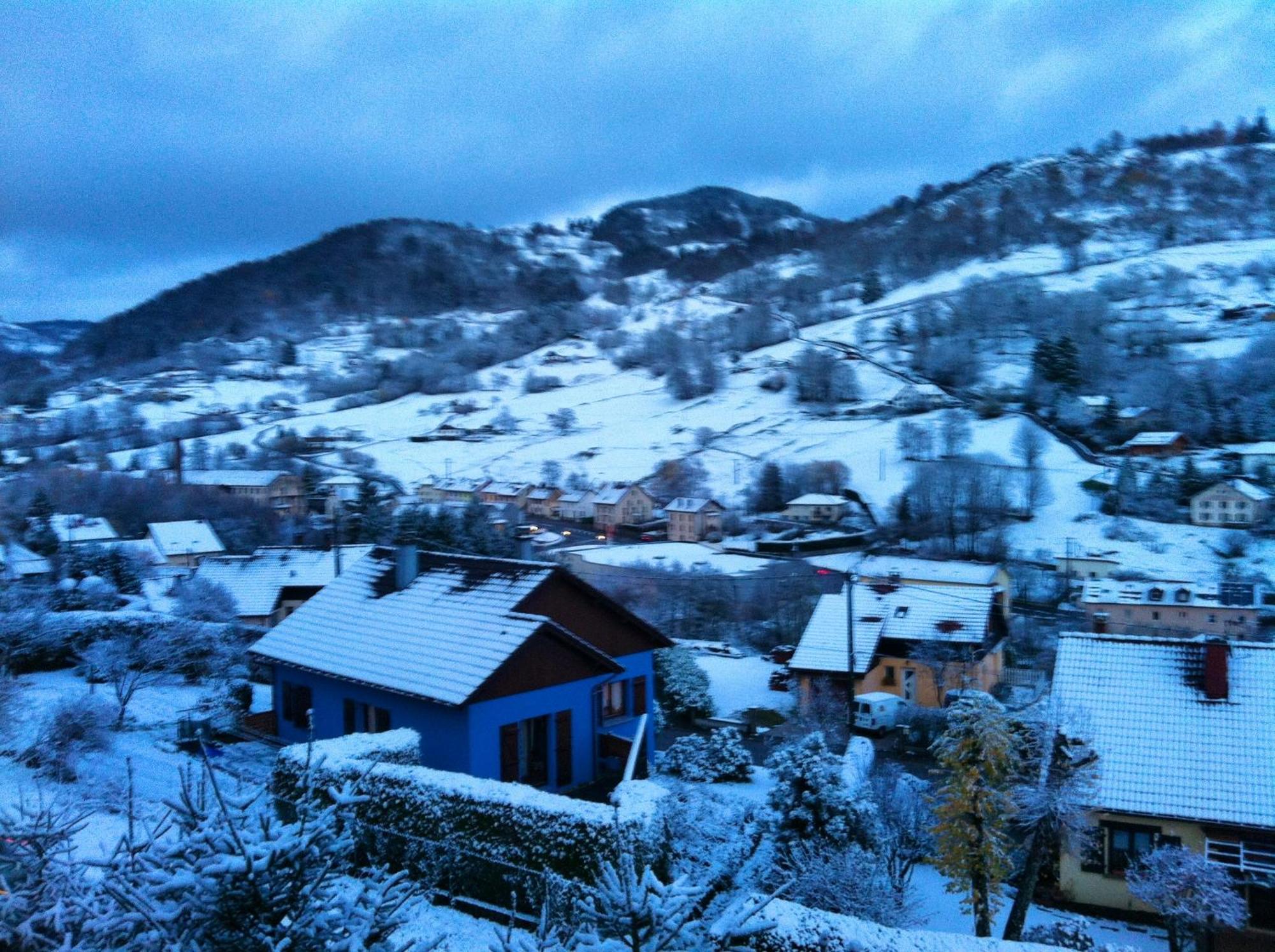 Appartement Cosy A Cornimont 30 M² Avec Terrasse Et Vue Montagne Luaran gambar