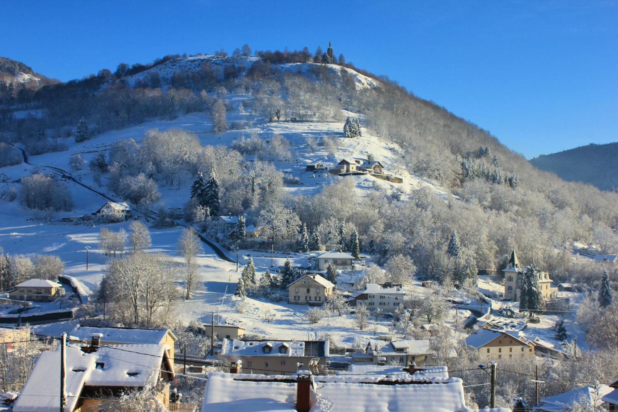 Appartement Cosy A Cornimont 30 M² Avec Terrasse Et Vue Montagne Luaran gambar