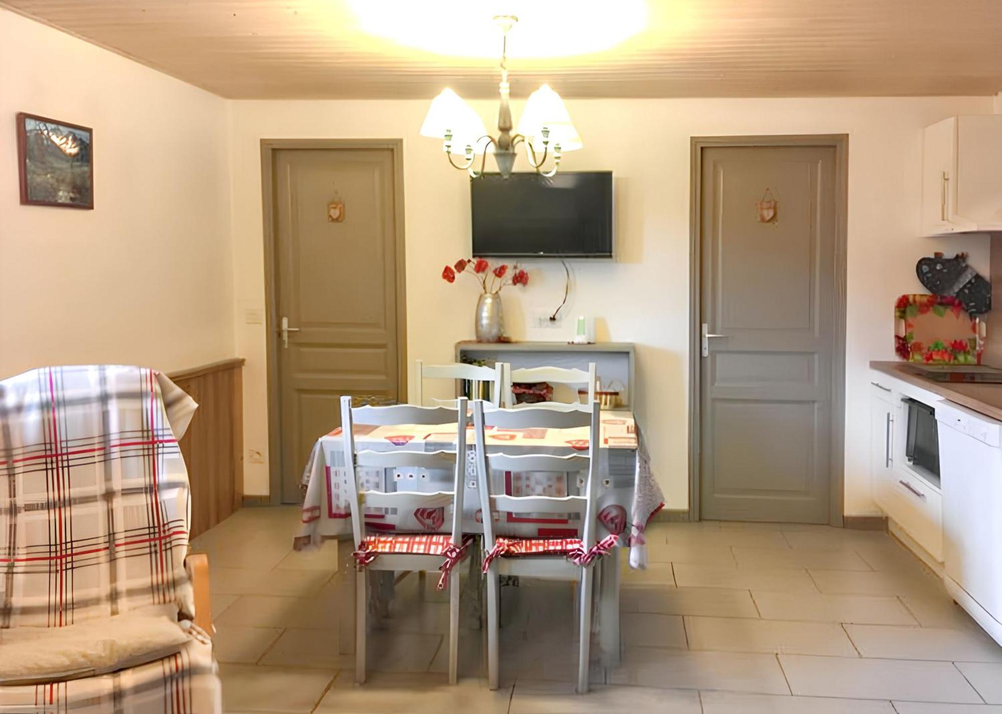 Appartement Cosy A Cornimont 30 M² Avec Terrasse Et Vue Montagne Luaran gambar